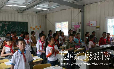 汶川大地震后临时搭建的活动板房小学